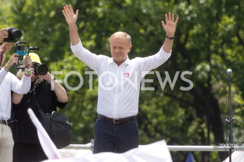  25.05.2025 WARSZAWA<br />
WIELKI MARSZ PATRIOTOW - MARSZ KANDYDATA NA PREZYDENTA RP RAFALA TRZASKOWSKIEGO W WARSZAWIE<br />
N/Z PREMIER DONALD TUSK<br />
FOT. ANTONI BYSZEWSKI/FOTONEWS 