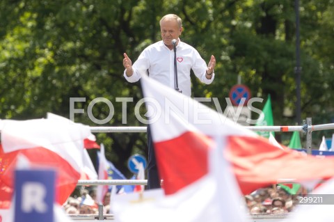  25.05.2025 WARSZAWA<br />
WIELKI MARSZ PATRIOTOW - MARSZ KANDYDATA NA PREZYDENTA RP RAFALA TRZASKOWSKIEGO W WARSZAWIE<br />
N/Z PREMIER DONALD TUSK<br />
FOT. ANTONI BYSZEWSKI/FOTONEWS 