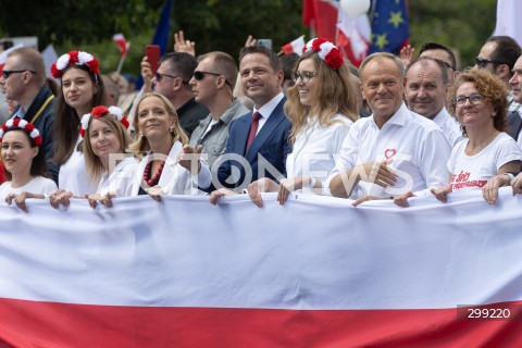  25.05.2025 WARSZAWA<br />
WIELKI MARSZ PATRIOTOW - MARSZ KANDYDATA NA PREZYDENTA RP RAFALA TRZASKOWSKIEGO W WARSZAWIE<br />
N/Z PREMIER DONALD TUSK RAFAL TRZASKOWSKI MALGORZATA TRZASKOWSKA<br />
FOT. ANTONI BYSZEWSKI/FOTONEWS 