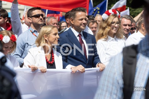  25.05.2025 WARSZAWA<br />
WIELKI MARSZ PATRIOTOW - MARSZ KANDYDATA NA PREZYDENTA RP RAFALA TRZASKOWSKIEGO W WARSZAWIE<br />
N/Z MALGORZATA TRZASKOWSKA RAFAL TRZASKOWSKI<br />
FOT. ANTONI BYSZEWSKI/FOTONEWS 