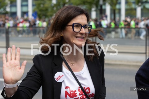  25.05.2025 WARSZAWA<br />
WIELKI MARSZ PATRIOTOW - MARSZ KANDYDATA NA PREZYDENTA RP RAFALA TRZASKOWSKIEGO W WARSZAWIE<br />
N/Z ALEKSANDRA DULKIEWICZ<br />
FOT. ANTONI BYSZEWSKI/FOTONEWS 