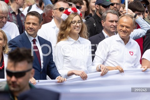  25.05.2025 WARSZAWA<br />
WIELKI MARSZ PATRIOTOW - MARSZ KANDYDATA NA PREZYDENTA RP RAFALA TRZASKOWSKIEGO W WARSZAWIE<br />
N/Z RAFAL TRZASKOWSKI PREMIER DONALD TUSK<br />
FOT. ANTONI BYSZEWSKI/FOTONEWS 