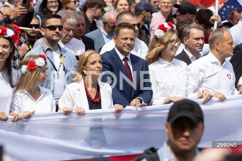 25.05.2025 WARSZAWA<br />
WIELKI MARSZ PATRIOTOW - MARSZ KANDYDATA NA PREZYDENTA RP RAFALA TRZASKOWSKIEGO W WARSZAWIE<br />
N/Z MALGORZATA TRZASKOWSKA RAFAL TRZASKOWSKI<br />
FOT. ANTONI BYSZEWSKI/FOTONEWS 