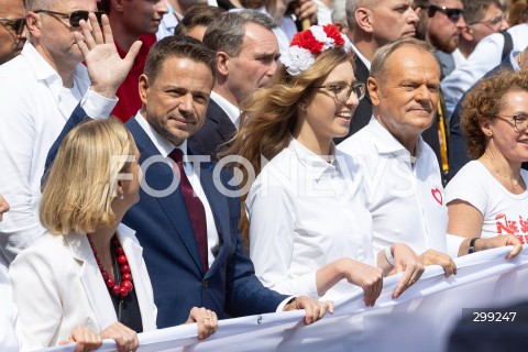  25.05.2025 WARSZAWA<br />
WIELKI MARSZ PATRIOTOW - MARSZ KANDYDATA NA PREZYDENTA RP RAFALA TRZASKOWSKIEGO W WARSZAWIE<br />
N/Z RAFAL TRZASKOWSKI PREMIER DONALD TUSK<br />
FOT. ANTONI BYSZEWSKI/FOTONEWS 