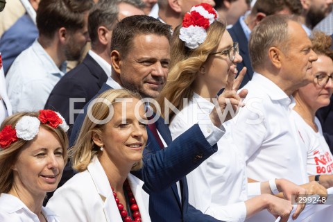  25.05.2025 WARSZAWA<br />
WIELKI MARSZ PATRIOTOW - MARSZ KANDYDATA NA PREZYDENTA RP RAFALA TRZASKOWSKIEGO W WARSZAWIE<br />
N/Z MALGORZATA TRZASKOWSKA RAFAL TRZASKOWSKI<br />
FOT. ANTONI BYSZEWSKI/FOTONEWS 