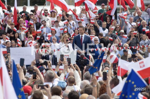  25.05.2025 WARSZAWA<br />
WIELKI MARSZ PATRIOTOW - MARSZ KANDYDATA NA PREZYDENTA RP RAFALA TRZASKOWSKIEGO W WARSZAWIE<br />
N/Z MALGORZATA TRZASKOWSKA RAFAL TRZASKOWSKI<br />
FOT. ANTONI BYSZEWSKI/FOTONEWS 