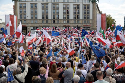  25.05.2025 WARSZAWA<br />
WIELKI MARSZ PATRIOTOW - MARSZ KANDYDATA NA PREZYDENTA RP RAFALA TRZASKOWSKIEGO W WARSZAWIE<br />
N/Z UCZESTNICY MARSZU FLAGI<br />
FOT. ANTONI BYSZEWSKI/FOTONEWS 