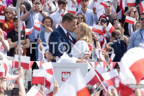  25.05.2025 WARSZAWA<br />
WIELKI MARSZ PATRIOTOW - MARSZ KANDYDATA NA PREZYDENTA RP RAFALA TRZASKOWSKIEGO W WARSZAWIE<br />
N/Z RAFAL TRZASKOWSKI MALGORZATA TRZASKOWSKA<br />
FOT. ANTONI BYSZEWSKI/FOTONEWS 