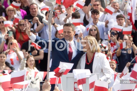  25.05.2025 WARSZAWA<br />
WIELKI MARSZ PATRIOTOW - MARSZ KANDYDATA NA PREZYDENTA RP RAFALA TRZASKOWSKIEGO W WARSZAWIE<br />
N/Z RAFAL TRZASKOWSKI MALGORZATA TRZASKOWSKA<br />
FOT. ANTONI BYSZEWSKI/FOTONEWS 