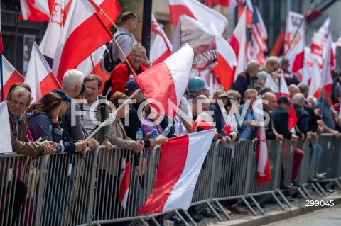  25.05.2025 WARSZAWA<br />
MARSZ ZA POLSKA<br />
MARSZ ZWOLENNIKOW KAROLA NAWROCKIEGO<br />
N/Z UCZESTNICY MARSZU<br />
FOT. MARCIN BANASZKIEWICZ/FOTONEWS  