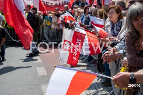  25.05.2025 WARSZAWA<br />
MARSZ ZA POLSKA<br />
MARSZ ZWOLENNIKOW KAROLA NAWROCKIEGO<br />
N/Z UCZESTNICY MARSZU<br />
FOT. MARCIN BANASZKIEWICZ/FOTONEWS  