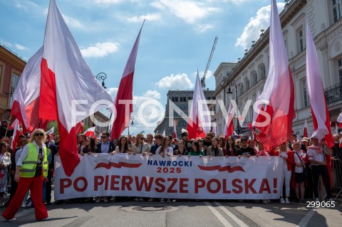  25.05.2025 WARSZAWA<br />
MARSZ ZA POLSKA<br />
MARSZ ZWOLENNIKOW KAROLA NAWROCKIEGO<br />
N/Z UCZESTNICY MARSZU<br />
FOT. MARCIN BANASZKIEWICZ/FOTONEWS  