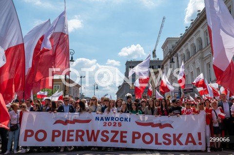  25.05.2025 WARSZAWA<br />
MARSZ ZA POLSKA<br />
MARSZ ZWOLENNIKOW KAROLA NAWROCKIEGO<br />
N/Z UCZESTNICY MARSZU<br />
FOT. MARCIN BANASZKIEWICZ/FOTONEWS  