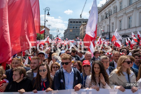  25.05.2025 WARSZAWA<br />
MARSZ ZA POLSKA<br />
MARSZ ZWOLENNIKOW KAROLA NAWROCKIEGO<br />
N/Z UCZESTNICY MARSZU<br />
FOT. MARCIN BANASZKIEWICZ/FOTONEWS  