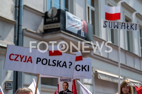  25.05.2025 WARSZAWA<br />
MARSZ ZA POLSKA<br />
MARSZ ZWOLENNIKOW KAROLA NAWROCKIEGO<br />
N/Z UCZESTNICY MARSZU<br />
FOT. MARCIN BANASZKIEWICZ/FOTONEWS  