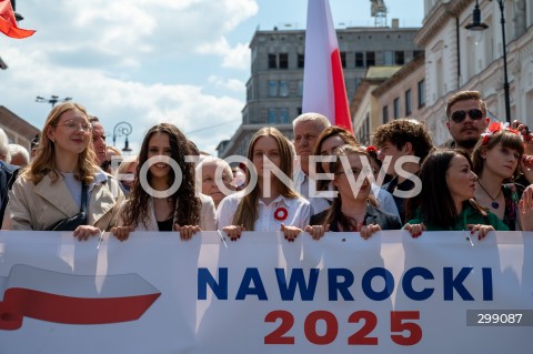  25.05.2025 WARSZAWA<br />
MARSZ ZA POLSKA<br />
MARSZ ZWOLENNIKOW KAROLA NAWROCKIEGO<br />
N/Z UCZESTNICY MARSZU<br />
FOT. MARCIN BANASZKIEWICZ/FOTONEWS  