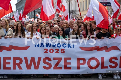  25.05.2025 WARSZAWA<br />
MARSZ ZA POLSKA<br />
MARSZ ZWOLENNIKOW KAROLA NAWROCKIEGO<br />
N/Z UCZESTNICY MARSZU<br />
FOT. MARCIN BANASZKIEWICZ/FOTONEWS  