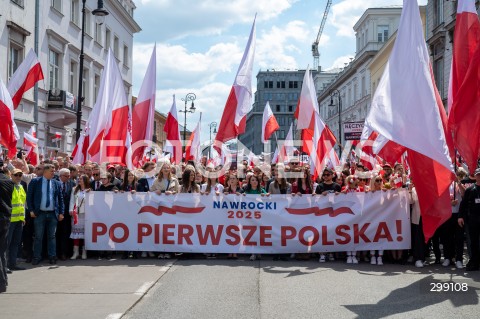  25.05.2025 WARSZAWA<br />
MARSZ ZA POLSKA<br />
MARSZ ZWOLENNIKOW KAROLA NAWROCKIEGO<br />
N/Z UCZESTNICY MARSZU<br />
FOT. MARCIN BANASZKIEWICZ/FOTONEWS  