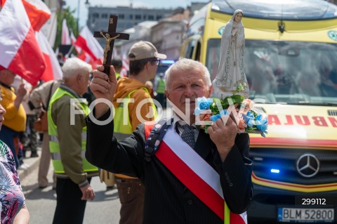  25.05.2025 WARSZAWA<br />
MARSZ ZA POLSKA<br />
MARSZ ZWOLENNIKOW KAROLA NAWROCKIEGO<br />
N/Z UCZESTNICY MARSZU<br />
FOT. MARCIN BANASZKIEWICZ/FOTONEWS  