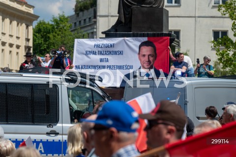  25.05.2025 WARSZAWA<br />
MARSZ ZA POLSKA<br />
MARSZ ZWOLENNIKOW KAROLA NAWROCKIEGO<br />
N/Z BANER RAFAL TRZASKOWSKI<br />
FOT. MARCIN BANASZKIEWICZ/FOTONEWS  
