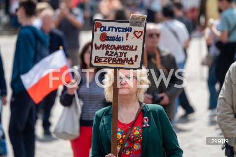  25.05.2025 WARSZAWA<br />
MARSZ ZA POLSKA<br />
MARSZ ZWOLENNIKOW KAROLA NAWROCKIEGO<br />
N/Z UCZESTNICY MARSZU<br />
FOT. MARCIN BANASZKIEWICZ/FOTONEWS  
