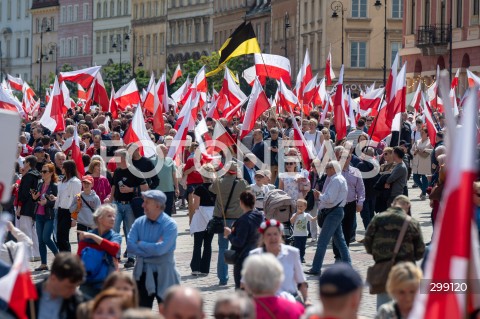  25.05.2025 WARSZAWA<br />
MARSZ ZA POLSKA<br />
MARSZ ZWOLENNIKOW KAROLA NAWROCKIEGO<br />
N/Z UCZESTNICY MARSZU<br />
FOT. MARCIN BANASZKIEWICZ/FOTONEWS  