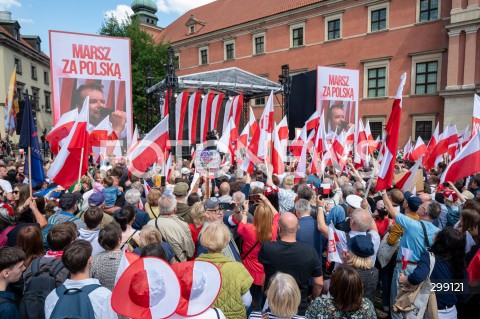  25.05.2025 WARSZAWA<br />
MARSZ ZA POLSKA<br />
MARSZ ZWOLENNIKOW KAROLA NAWROCKIEGO<br />
N/Z UCZESTNICY MARSZU<br />
FOT. MARCIN BANASZKIEWICZ/FOTONEWS  