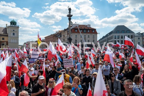  25.05.2025 WARSZAWA<br />
MARSZ ZA POLSKA<br />
MARSZ ZWOLENNIKOW KAROLA NAWROCKIEGO<br />
N/Z UCZESTNICY MARSZU<br />
FOT. MARCIN BANASZKIEWICZ/FOTONEWS  