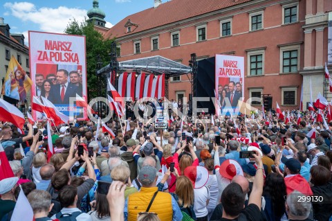  25.05.2025 WARSZAWA<br />
MARSZ ZA POLSKA<br />
MARSZ ZWOLENNIKOW KAROLA NAWROCKIEGO<br />
N/Z UCZESTNICY MARSZU<br />
FOT. MARCIN BANASZKIEWICZ/FOTONEWS  