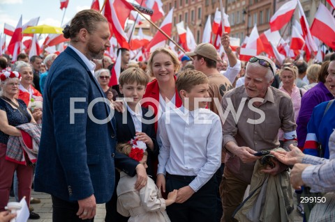  25.05.2025 WARSZAWA<br />
MARSZ ZA POLSKA<br />
MARSZ ZWOLENNIKOW KAROLA NAWROCKIEGO<br />
N/Z DOMINIKA CHOROSINSKA<br />
FOT. MARCIN BANASZKIEWICZ/FOTONEWS  