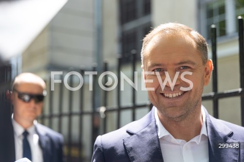  01.06.2025 WARSZAWA <br />
WYBORY PREZYDENCKIE 2025<br />
DRUGA TURA WYBOROW PREZYDENCKICH<br />
UDZIAL W WYBORACH KANDYDATA NA URZAD PREZYDENTA RP KAROLA NAWROCKIEGO<br />
N/Z KAROL NAWROCKI<br />
FOT. ANTONI BYSZEWSKI/FOTONEWS 