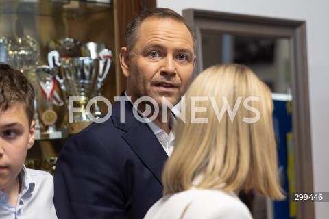  01.06.2025 WARSZAWA <br />
WYBORY PREZYDENCKIE 2025<br />
DRUGA TURA WYBOROW PREZYDENCKICH<br />
UDZIAL W WYBORACH KANDYDATA NA URZAD PREZYDENTA RP KAROLA NAWROCKIEGO<br />
N/Z KAROL NAWROCKI<br />
FOT. ANTONI BYSZEWSKI/FOTONEWS 