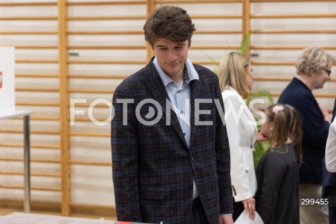  01.06.2025 WARSZAWA <br />
WYBORY PREZYDENCKIE 2025<br />
DRUGA TURA WYBOROW PREZYDENCKICH<br />
UDZIAL W WYBORACH KANDYDATA NA URZAD PREZYDENTA RP KAROLA NAWROCKIEGO<br />
N/Z DANIEL NAWROCKI<br />
FOT. ANTONI BYSZEWSKI/FOTONEWS 