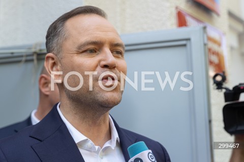  01.06.2025 WARSZAWA <br />
WYBORY PREZYDENCKIE 2025<br />
DRUGA TURA WYBOROW PREZYDENCKICH<br />
UDZIAL W WYBORACH KANDYDATA NA URZAD PREZYDENTA RP KAROLA NAWROCKIEGO<br />
N/Z KAROL NAWROCKI<br />
FOT. ANTONI BYSZEWSKI/FOTONEWS 