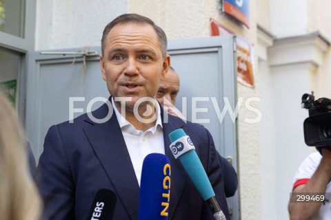  01.06.2025 WARSZAWA <br />
WYBORY PREZYDENCKIE 2025<br />
DRUGA TURA WYBOROW PREZYDENCKICH<br />
UDZIAL W WYBORACH KANDYDATA NA URZAD PREZYDENTA RP KAROLA NAWROCKIEGO<br />
N/Z KAROL NAWROCKI<br />
FOT. ANTONI BYSZEWSKI/FOTONEWS 