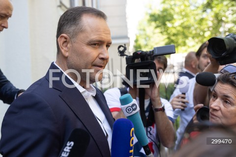  01.06.2025 WARSZAWA <br />
WYBORY PREZYDENCKIE 2025<br />
DRUGA TURA WYBOROW PREZYDENCKICH<br />
UDZIAL W WYBORACH KANDYDATA NA URZAD PREZYDENTA RP KAROLA NAWROCKIEGO<br />
N/Z KAROL NAWROCKI<br />
FOT. ANTONI BYSZEWSKI/FOTONEWS 