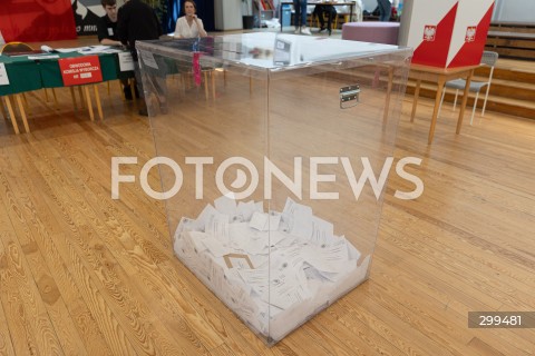  01.06.2025 WARSZAWA <br />
WYBORY PREZYDENCKIE 2025<br />
DRUGA TURA WYBOROW PREZYDENCKICH<br />
N/Z URNA WYBORCZA<br />
FOT. ANTONI BYSZEWSKI/FOTONEWS 
