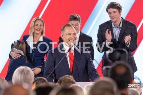  01.06.2025 WARSZAWA <br />
WYBORY PREZYDENCKIE 2025 <br />
DRUGA TURA WYBOROW PREZYDENCKICH <br />
WIECZOR WYBORCZY KANDYDATA NA PREZYDENTA RP KAROLA NAWROCKIEGO <br />
N/Z MARTA NAWROCKA KAROL NAWROCKI DANIEL NAWROCKI<br />
FOT. ANTONI BYSZEWSKI/FOTONEWS 