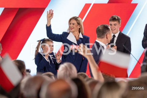  01.06.2025 WARSZAWA <br />
WYBORY PREZYDENCKIE 2025 <br />
DRUGA TURA WYBOROW PREZYDENCKICH <br />
WIECZOR WYBORCZY KANDYDATA NA PREZYDENTA RP KAROLA NAWROCKIEGO <br />
N/Z KATARZYNA NAWROCKA MARTA NAWROCKA ANTONOI NAWROCKI<br />
FOT. ANTONI BYSZEWSKI/FOTONEWS 