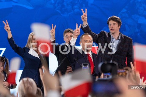  01.06.2025 WARSZAWA <br />
WYBORY PREZYDENCKIE 2025 <br />
DRUGA TURA WYBOROW PREZYDENCKICH <br />
WIECZOR WYBORCZY KANDYDATA NA PREZYDENTA RP KAROLA NAWROCKIEGO <br />
N/Z ANTONI NAWROCKI KAROL NAWROCKI DANIEL NAWROCKI<br />
FOT. ANTONI BYSZEWSKI/FOTONEWS 