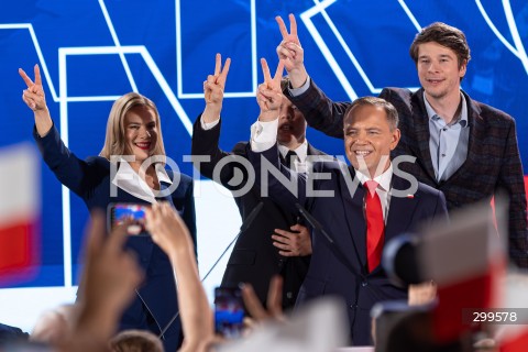  01.06.2025 WARSZAWA <br />
WYBORY PREZYDENCKIE 2025 <br />
DRUGA TURA WYBOROW PREZYDENCKICH <br />
WIECZOR WYBORCZY KANDYDATA NA PREZYDENTA RP KAROLA NAWROCKIEGO <br />
N/Z MARTA NAWROCLA ANTONI NAWROCKI KAROL NAWROCKI DANIEL NAWROCKI<br />
FOT. ANTONI BYSZEWSKI/FOTONEWS 