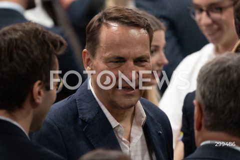  01.06.2025 WARSZAWA<br />
WYBORY PREZYDENCKIE 2025<br />
DRUGA TURA WYBOROW PREZYDENCKICH<br />
WIECZOR WYBORCZY RAFALA TRZASKOWSKIEGO<br />
N/Z RADOSLAW SIKORSKI<br />
FOT. MARCIN BANASZKIEWICZ/FOTONEWS  