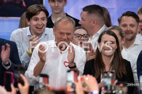  01.06.2025 WARSZAWA<br />
WYBORY PREZYDENCKIE 2025<br />
DRUGA TURA WYBOROW PREZYDENCKICH<br />
WIECZOR WYBORCZY RAFALA TRZASKOWSKIEGO<br />
N/Z DONALD TUSK AGNIESZKA POMASKA<br />
FOT. MARCIN BANASZKIEWICZ/FOTONEWS  