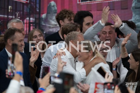  01.06.2025 WARSZAWA<br />
WYBORY PREZYDENCKIE 2025<br />
DRUGA TURA WYBOROW PREZYDENCKICH<br />
WIECZOR WYBORCZY RAFALA TRZASKOWSKIEGO<br />
N/Z DONALD TUSK BARBARA NOWACKA<br />
FOT. MARCIN BANASZKIEWICZ/FOTONEWS  