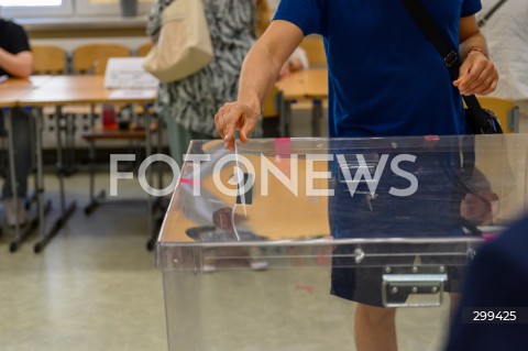  01.06.2025 WARSZAWA<br />
WYBORY PREZYDENCKIE 2025 W WARSZAWIE<br />
II TURA<br />
N/Z URNA WYBORCZA GLOSOWANIE<br />
 