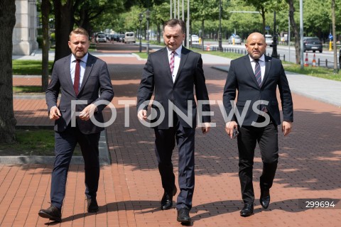  04.06.2025 WARSZAWA<br />
KONFERENCJA PRASOWA ZBIGNIEWA ZIOBRO<br />
N/Z JACEK OZDOBA ZBIGNIEW ZIOBRO MARIUSZ GOSEK<br />
FOT. MARCIN BANASZKIEWICZ/FOTONEWS  