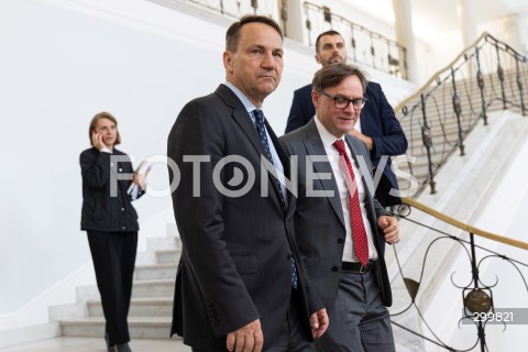 11.06.2025 WARSZAWA<br />
POSIEDZENIE SEJMU W WARSZAWIE<br />
GLOSOWANIE NAD WOTUM ZAUFANIA DLA RZADU<br />
N/Z RADOSLAW SIKORSKI<br />
FOT. ANTONI BYSZEWSKI/FOTONEWS 