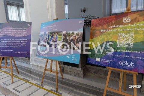  11.06.2025 WARSZAWA<br />
POSIEDZENIE SEJMU W WARSZAWIE<br />
GLOSOWANIE NAD WOTUM ZAUFANIA DLA RZADU<br />
N/Z WYSTAWA PLAKATOW W SEJMIE ZNISZCZONA PRZEZ GRZEGORZA BRAUNA<br />
FOT. ANTONI BYSZEWSKI/FOTONEWS 