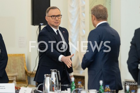  18.06.2025 WARSZAWA<br />
POSIEDZENIE RADY BEZPIECZENSTWA NARODOWEGO W PALACU PREZYDENCKIM W WARSZAWIE<br />
N/Z PREZYDENT ANDRZEJ DUDA PREMIER DONALD TUSK<br />
FOT. ANTONI BYSZEWSKI/FOTONEWS 