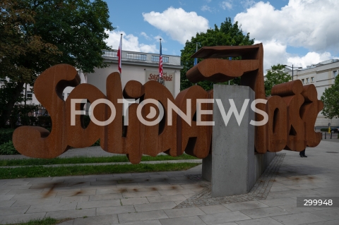  20.06.2025 WARSZAWA<br />
KONFERENCJA PRASOWA SZYMONA HOLOWNI<br />
N/Z POMNIK SOLIDARNOSCI<br />
FOT. MARCIN BANASZKIEWICZ/FOTONEWS  